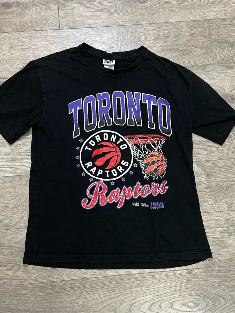 Toronto Raptors Graphic T-Shirt 1995 NBA Basketball Black Small vintage style